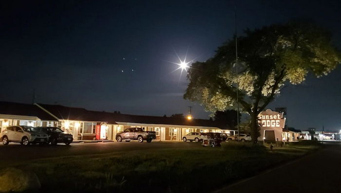 Sunset Lodge (Sunset Motel) - From Website (newer photo)